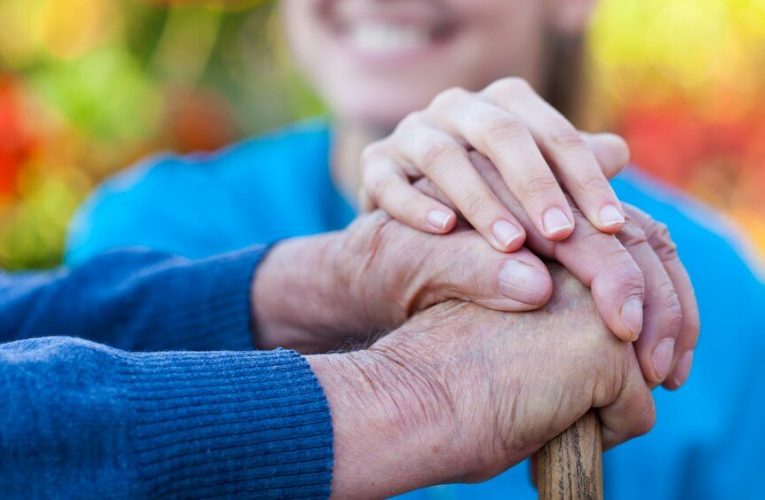 Key Tips To Follow While Selecting Senior Home Caregivers