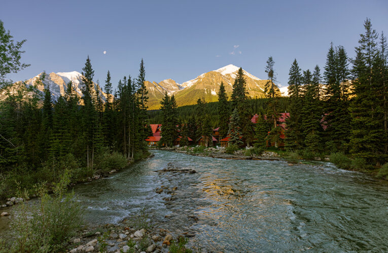 Best Dining Experience at Lake Louise Cafe You Can’t Miss